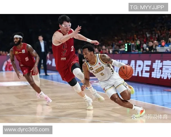 方硕的成长之路:从青涩新星到篮球场上的领军人物