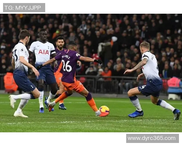 英女王巡游与西布朗对决的精彩瞬间与战术分析