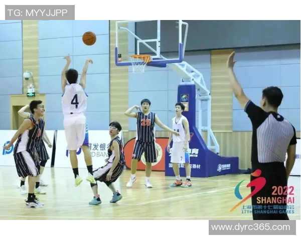 篮球少年逆袭挑战篮球明星展现青春热血与梦想追逐的精彩故事